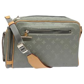 LOUIS VUITTON Monogram Titan Kamera Tasche Schultertasche Grau M43884 Auth 79277SAM