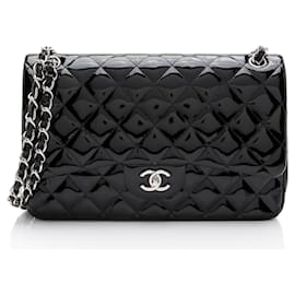 Borsa Chanel in pelle verniciata classica Jumbo con doppio flap