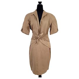 Traje marrón Thierry Mugler con chaqueta de manga corta