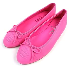 Lederpumps mit COCO-Markierung von Chanel