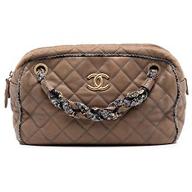 Bolso bowler de tweed acolchado iridiscente de piel marrón CC de Chanel