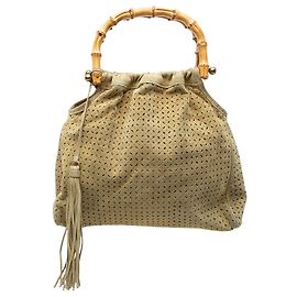 Borsa a mano in suede marrone tagliata al laser Miu Miu con manico in bambù