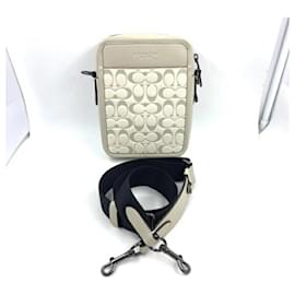 Borsa a tracolla in pelle di vitello liscia con firma COACH
