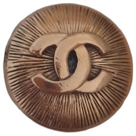 Spilla Logo CC di Chanel in colore oro