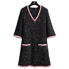 Chanel 24C Strickkleid in Schwarz, Pink und Weiß mit Pailletten FR 40