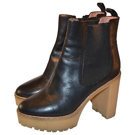 Stivaletti Red Valentino Garavani in pelle nera