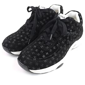 Sneakers in pelle scamosciata Chanel
