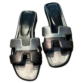 Hermès Oran Sandalen aus metallischem Leder