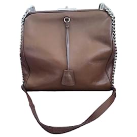 Prada Doctor Braune Ledertasche mit silberner Kette