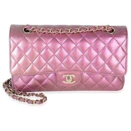 Borsa Chanel media in pelle di agnello trapuntata iridescente rosa scuro con doppio flap classico
