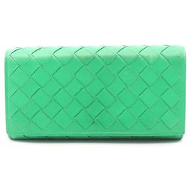 Cartera larga bi-fold de cuero Intrecciato verde Bottega Veneta