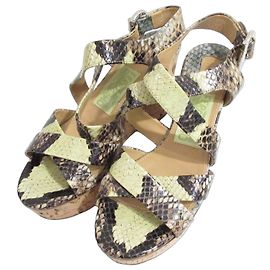 Sandali con zeppa in pitone Salvatore Ferragamo