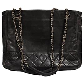 Bolso tote Chanel de cuero negro acolchado