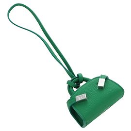 Charm per borsa Gancini Hugs in pelle verde argento Auth 172557M di Salvatore Ferragamo