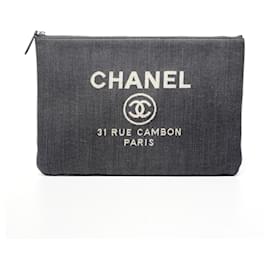Denim-Logo-Clutch von Chanel 21. Serie 2015-2016