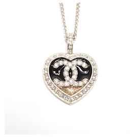 Collana con cuore in strass e logo Coco C23B di Chanel