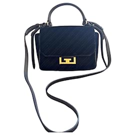 Borsa Eden di Givenchy in velluto nero con chiusura 'G'