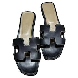 Hermès Oran Sandalen aus schwarzem Leder