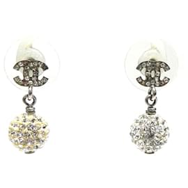 Orecchini a goccia in metallo argento con strass Chanel