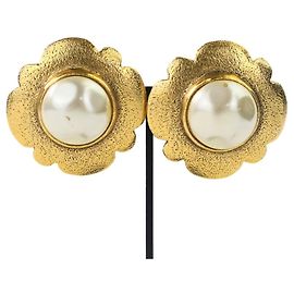 Orecchini a clip in oro con perle finte vintage di Chanel