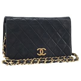 CHANEL Borsa a Spalla Matelassé in Pelle Nera con Catena Dorata CC Auth gh1758