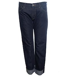 Junya Watanabe, jeans oscuros índigo con tobillos doblados