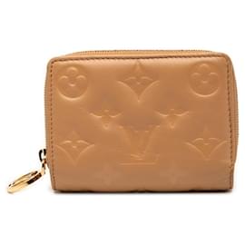 Billetera Lou Bifold de cuero con monograma en relieve Louis Vuitton