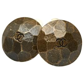 Orecchini a clip rotondi vintage Coco Mark di Chanel