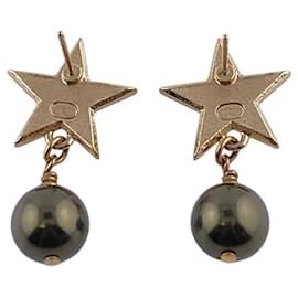Orecchini a perla stella Coco Mark A17C di Chanel
