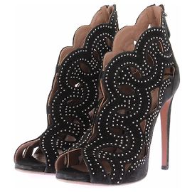 Alaïa Zapatos de tacón de ante negro con tachuelas