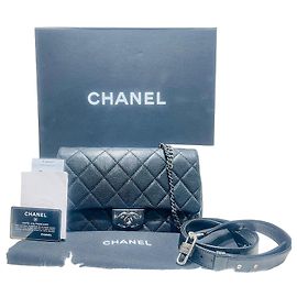 Chanel Borsa a spalla in pelle nera Caviar Classic Vintage con pattina argentata - Serie