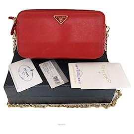 Borsa a tracolla Prada Diagram Saffiano con catena dorata a forma di triangolo