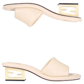 Sandali da donna FF Baguette con tacco in metallo NBA - Fendi