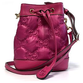 Gucci GG Marmont gesteppte kleine Bucket Bag