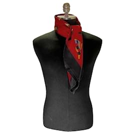 Collezione di Scarpe Salvatore Ferragamo Foulard in Seta Carre Nero Rosso Scuro