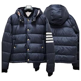 Thom Browne Giacca bomber imbottita in nylon opaco con imbottitura in piuma d'oca, barre diagonali, blu navy