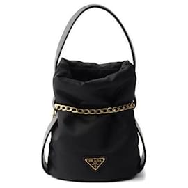 Prada Kleine Schwarze Mini-Tasche aus Nappa-Leder und Nylon
