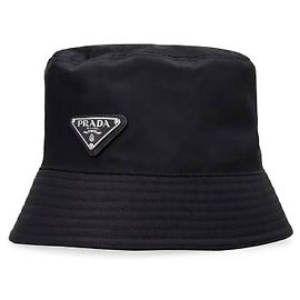 Prada Bucket Hat mit dreieckigem Logo aus Re-Nylon