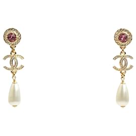 Orecchini a goccia in perla con logo CC in oro - Chanel