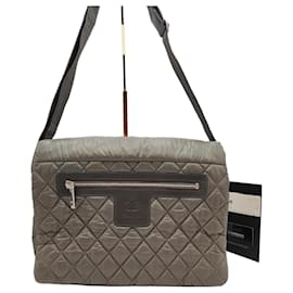 Bolsa de Ombro em Nylon Matelassado Cocoon Condição - Chanel