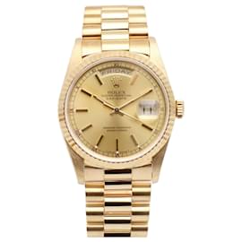 Relógio de ouro para homens Day-Date com edição de mostrador de trilho e índice em barra - Rolex