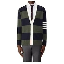 V-Neck Cardigan aus Baumwolle Rugby Bar Rose Icon - Thom Browne