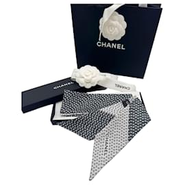 Foulard in seta con logo CC per donne, nero e bianco - Chanel