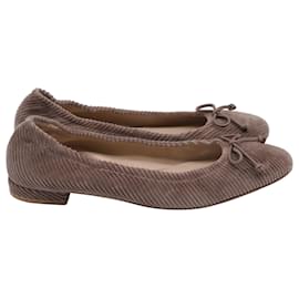 Ballerine Bria in velluto a coste marrone di Stuart Weitzman