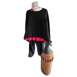 Autre Marque Conjunto de blusa e calças pretas com detalhes fúcsia