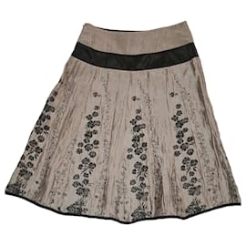 Vestido hasta la rodilla con estampado floral - Autre Marque