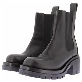 Bottega Veneta Botines "Chelsea Lug" negros de cuero