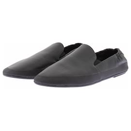 The row Zapatillas de cuero negro
