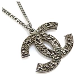 Collana in metallo gunmetal con il logo Coco di Chanel