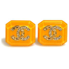 Orecchini in resina dorata e metallo Chanel